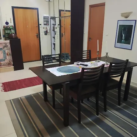 Kyllini Am Relaxen Mit Hund