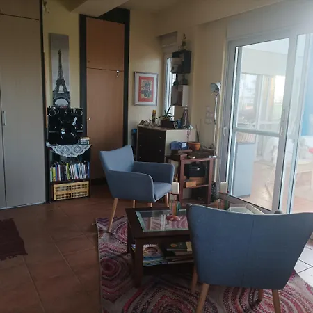 Kyllini Am Relaxen Mit Hund