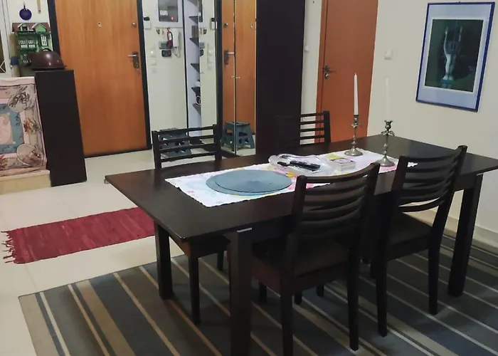 Kyllini Am Relaxen Mit Hund