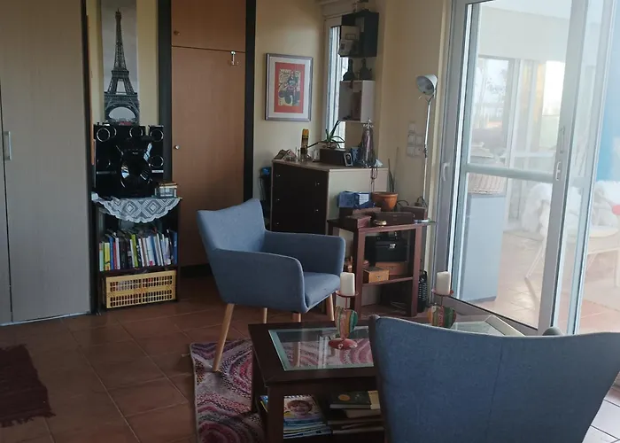 Kyllini Am Relaxen Mit Hund